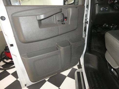 Used 2024 Chevrolet Express 2500 w/ Driver Convenience Package image 19