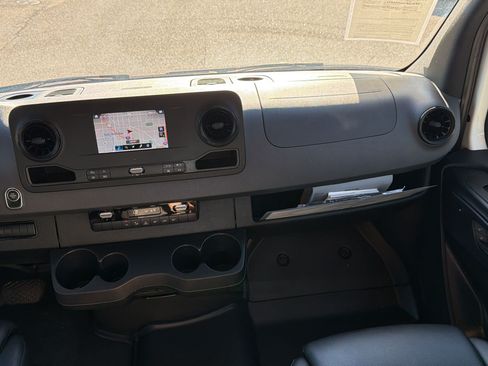 Used 2022 Mercedes-Benz Sprinter 2500 image 30