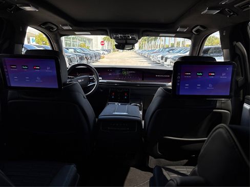 New 2025 Cadillac Escalade ESV Sport Platinum image 22