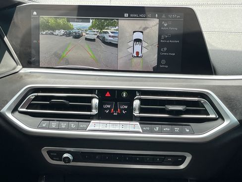 Used 2022 BMW X5 xDrive40i w/ Premium Package AWD/4WD image 4
