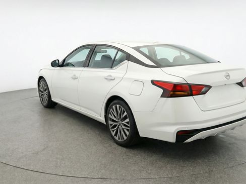 Used 2025 Nissan Altima 2.5 SV image 6