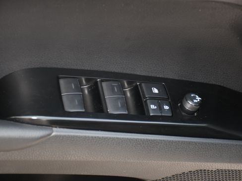 Used 2025 Toyota Camry SE FWD image 10
