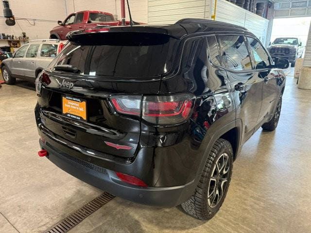 Certified 2025 Jeep Compass Trailhawk w/ Trailhawk Elite Group AWD/4WD image 25