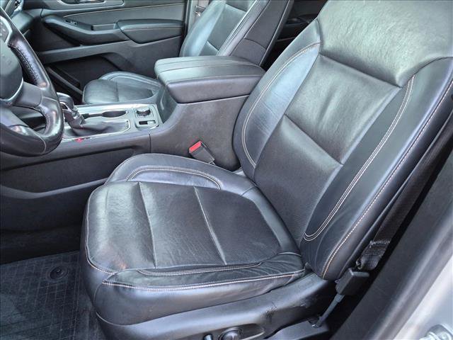 Used 2021 Chevrolet Traverse Premier w/ Redline Edition FWD image 15