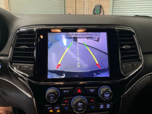 Used 2019 Jeep Grand Cherokee Limited image 22