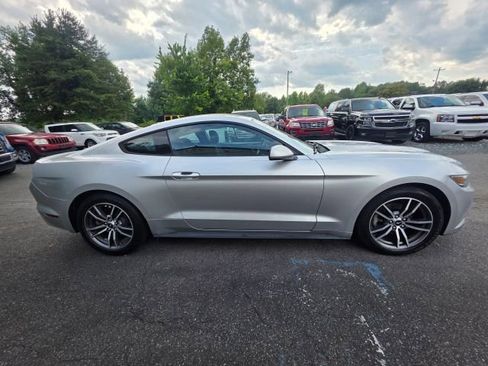Used 2016 Ford Mustang Coupe RWD image 4