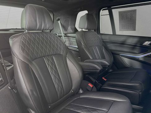 Used 2024 BMW X7 xDrive40i w/ Executive Package image 26