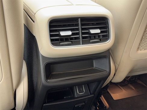 Used 2022 Mercedes-Benz GLE 350 4MATIC w/ AMG Line Exterior image 42