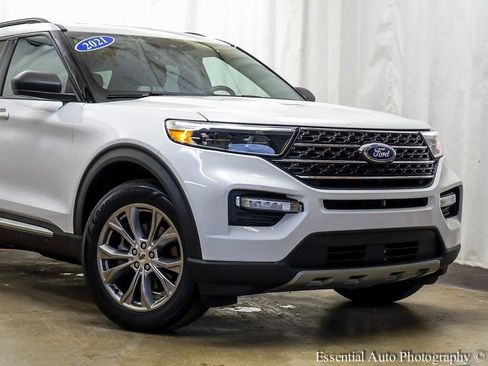 Certified 2021 Ford Explorer XLT w/ Equipment Group 202A image 3