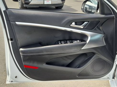 Used 2025 Genesis G70 2.5T RWD image 11