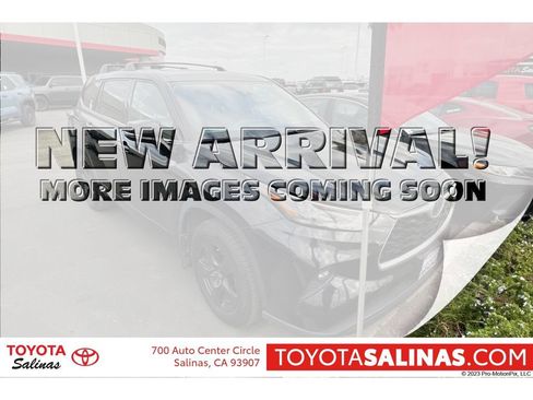 Used 2022 Toyota Highlander LE FWD image 1