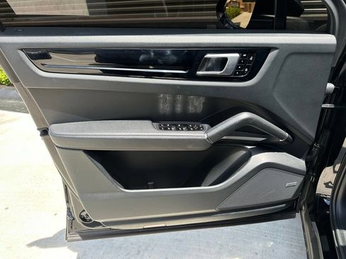 Certified 2020 Porsche Cayenne AWD/4WD image 16