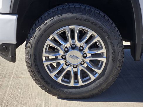 Used 2020 Chevrolet Silverado 2500 High Country w/ Z71 Off-Road Package image 12