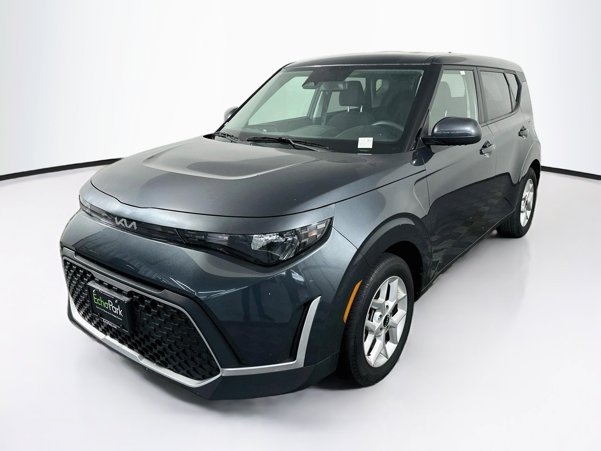 Used 2025 Kia Soul LX w/ LX Technology Package FWD image 3