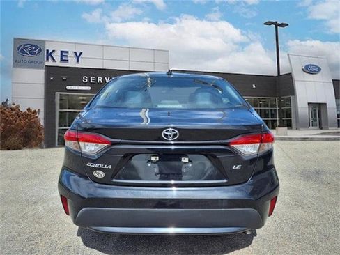 Used 2021 Toyota Corolla LE image 4
