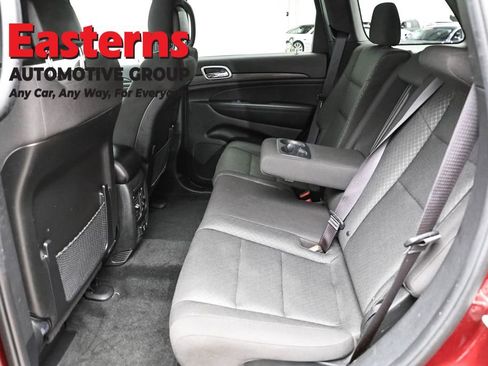 Used 2021 Jeep Grand Cherokee Laredo w/ Security & Convenience Group AWD/4WD image 21
