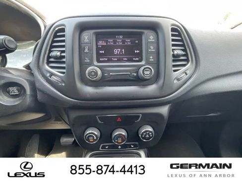 Used 2018 Jeep Compass Latitude w/ Cold Weather Group AWD/4WD image 18