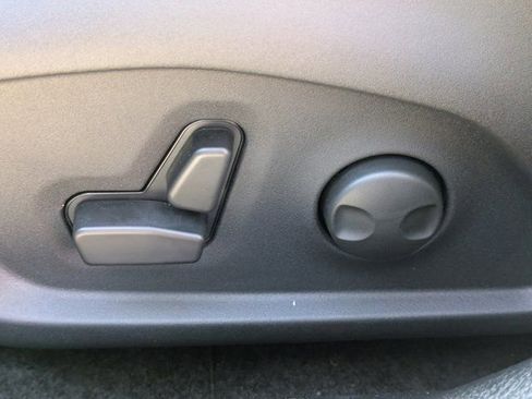 New 2026 Jeep Compass Latitude w/ Sun and Sound Group AWD/4WD image 18