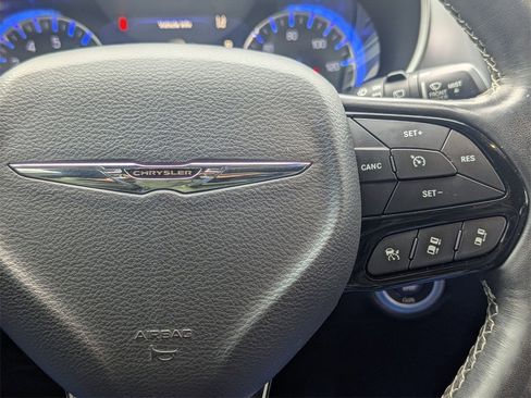 Used 2020 Chrysler Pacifica Touring-L w/ Advanced Safetytec Group image 17