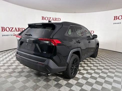 Used 2020 Toyota RAV4 LE FWD image 8