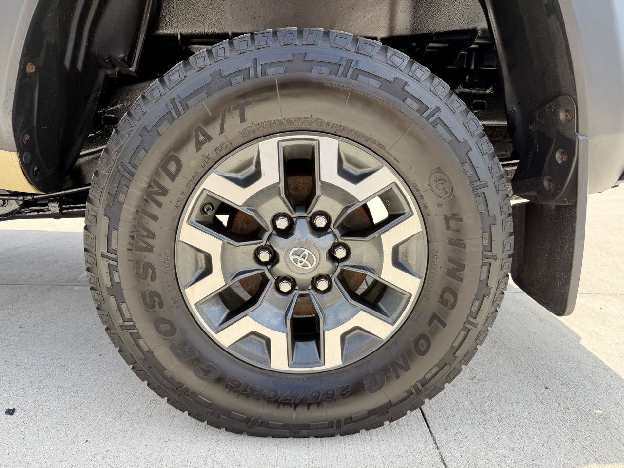 Used 2016 Toyota Tacoma TRD Off-Road w/ Premium & Technology Package AWD/4WD image 35