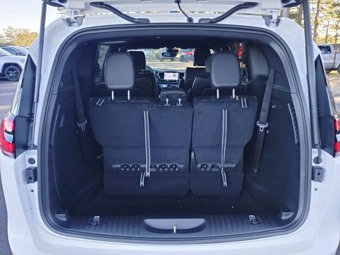 New 2026 Chrysler Pacifica Select image 13