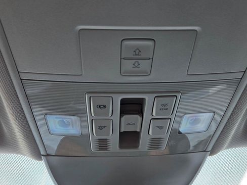 Used 2025 Volkswagen Taos SEL AWD/4WD image 42