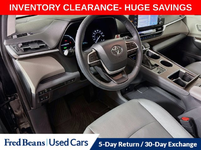 Used 2024 Toyota Sienna XLE w/ XLE Plus Package AWD/4WD image 13