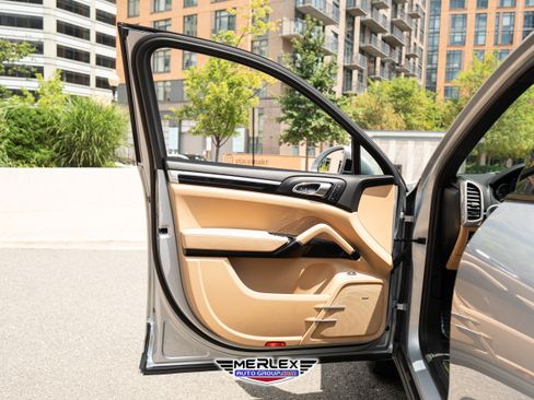 Used 2017 Porsche Cayenne S Platinum w/ Premium Package Plus (Pjy) image 48