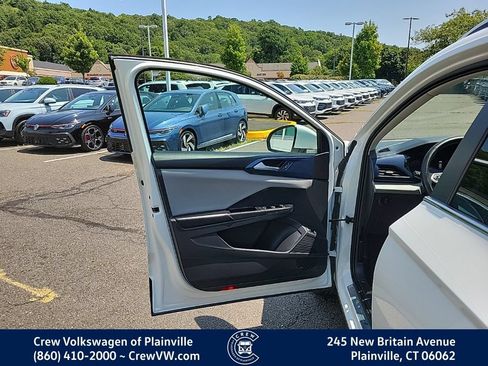 Certified 2023 Volkswagen Taos SE w/ Panoramic Sunroof Package AWD/4WD image 37
