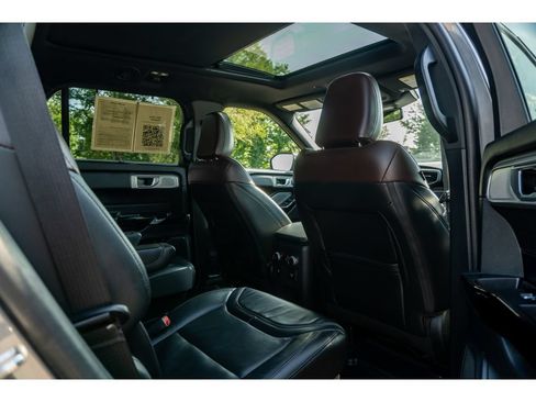 Used 2021 Ford Explorer Platinum w/ Equipment Group 601A AWD/4WD image 18