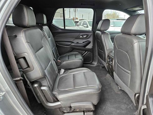Used 2023 Chevrolet Traverse LT image 21