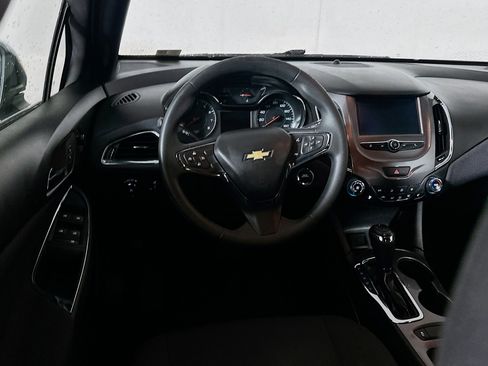 Used 2018 Chevrolet Cruze LT w/ Convenience Package image 17