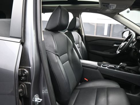 Used 2022 Nissan Rogue SV w/ SV Premium Package image 14