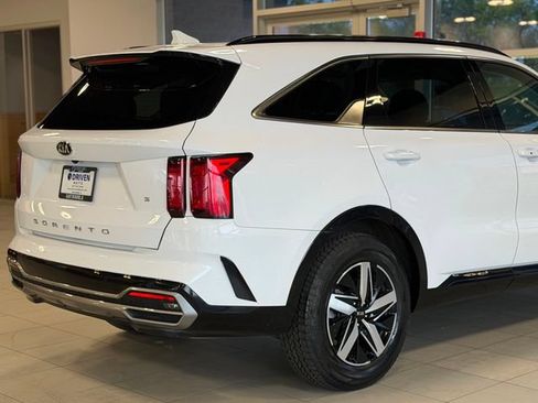 Used 2021 Kia Sorento S w/ Panoramic Sunroof Package FWD image 11