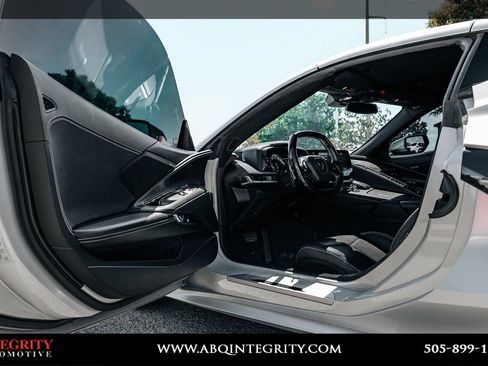 Used 2021 Chevrolet Corvette Stingray Coupe w/ 1LT RWD image 23