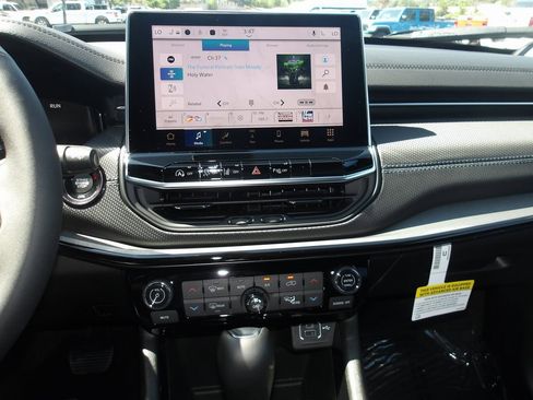 New 2025 Jeep Compass Limited w/ High Altitude Package image 14