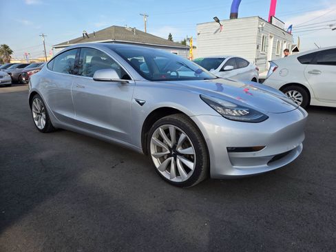 Used 2018 Tesla Model 3 image 5