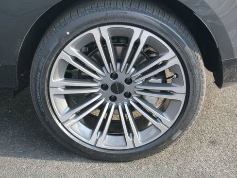 New 2026 Land Rover Range Rover Long Wheelbase SE image 9