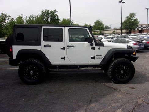 Used 2013 Jeep Wrangler Unlimited Sport w/ Connectivity Group AWD/4WD image 4