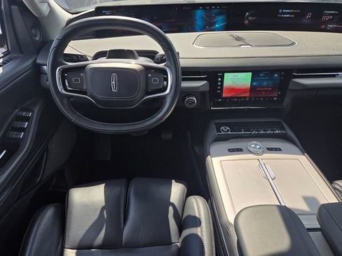 Used 2025 Lincoln Navigator Reserve AWD/4WD image 12