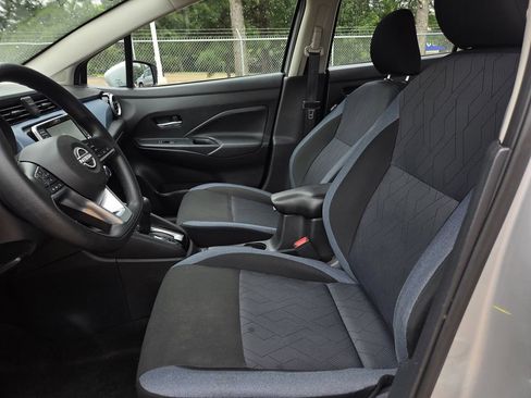 Used 2025 Nissan Versa SV FWD image 13