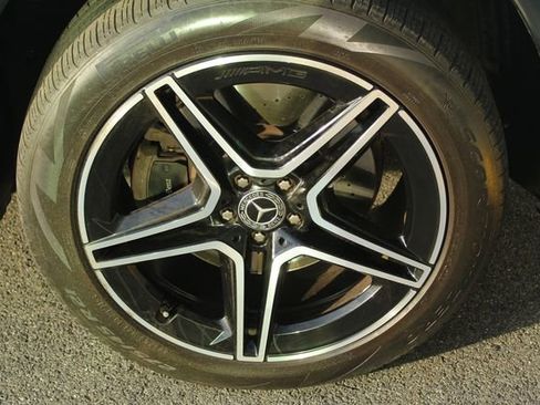 Used 2024 Mercedes-Benz GLS 450 4MATIC image 9