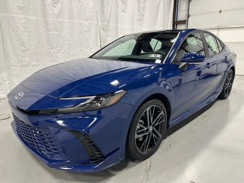 Used 2025 Toyota Camry XSE image 3