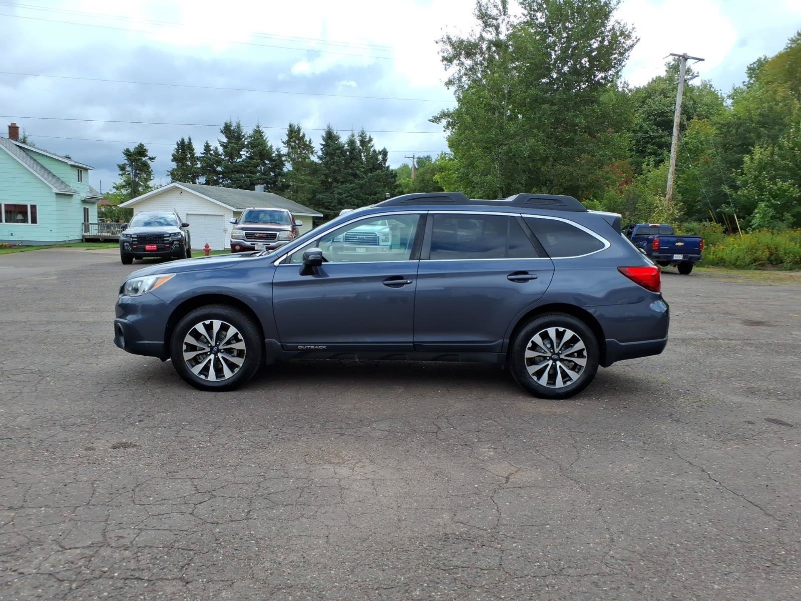Used 2017 Subaru Outback 2.5i Limited AWD/4WD image 2