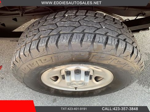 Used 2018 Chevrolet Express 2500 w/ Driver Convenience Package RWD image 32