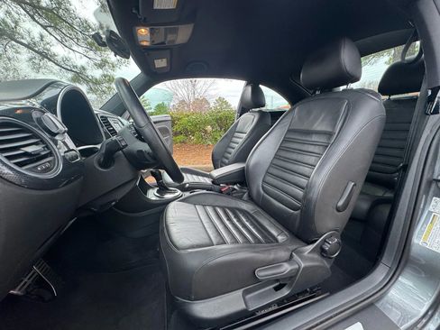 Used 2012 Volkswagen Beetle 2.0T image 10