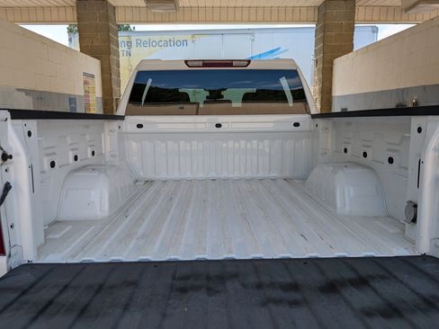 Used 2022 Chevrolet Silverado 1500 LT RWD image 18