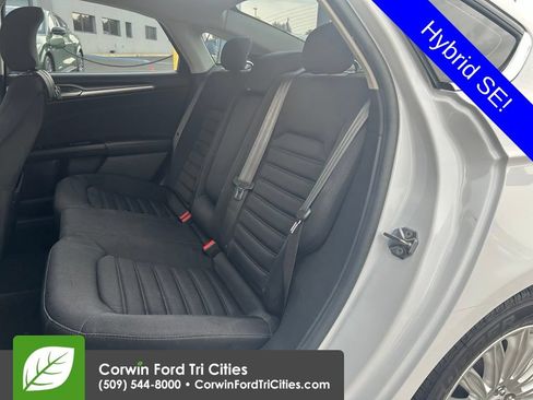 Used 2016 Ford Fusion SE FWD image 7