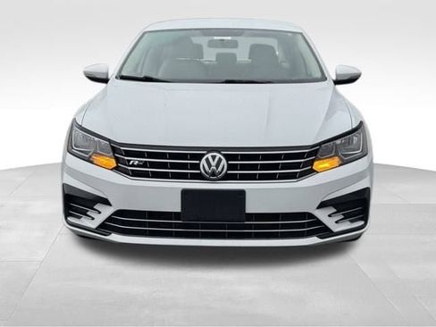 Used 2018 Volkswagen Passat 2.0T R-Line image 8